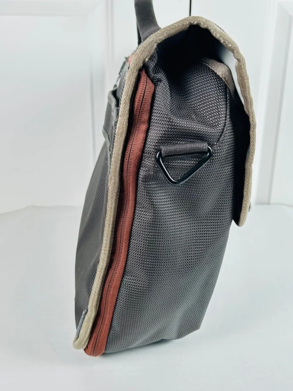 Like New Timbuk2 Command Messenger Bag Laptop Pockets Shoulder Strap